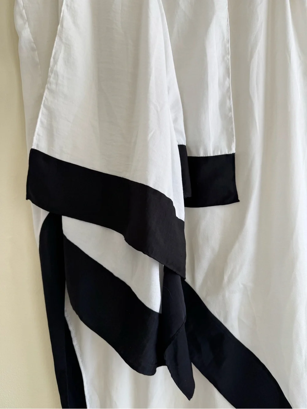 BCBGMaxAzria White Sleeveless Tunic with Black Ribbon Trim - Picture 5 of 7